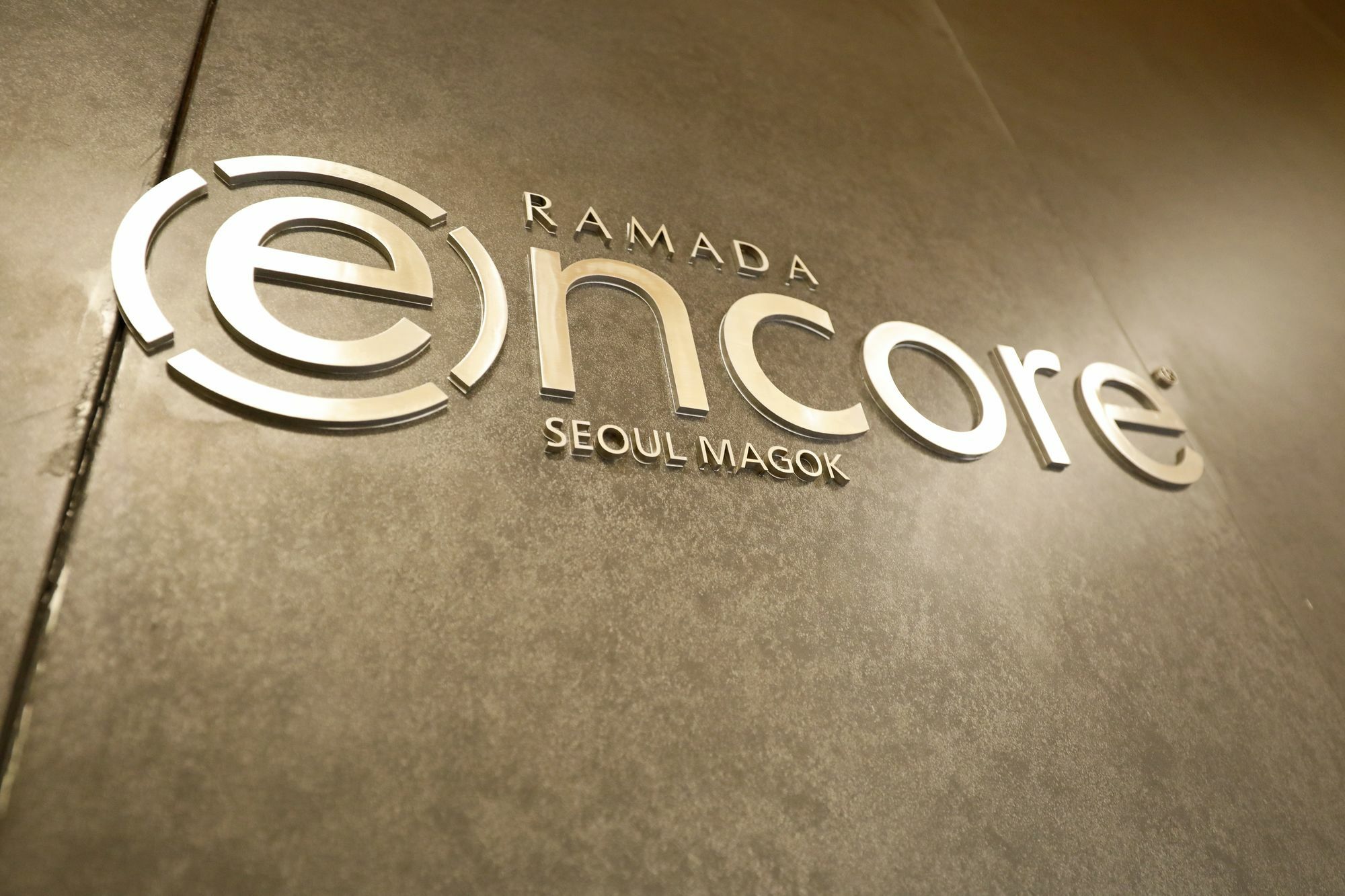 Готель Ramada Encore By Wyndham Seoul Magok Екстер'єр фото